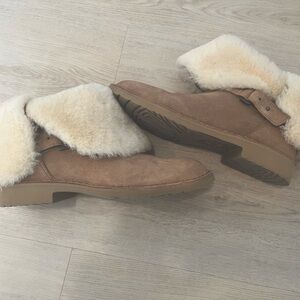 🤎UGG Tan Ankle Boots with Cream Fur🤎